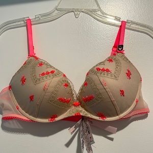 NWT Victoria’s Secret Dream Angels lightly padded no wire heart & floral 36B